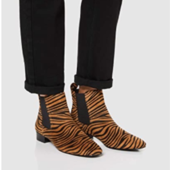 Animal Print Flat Chelsea Ankle Chic Booties - Picture 1 of 4